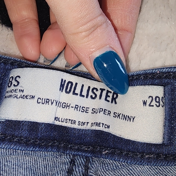 Hollister Curvy High-Rise Dark Rinse Super Skinny Jeans - Picture 3 of 3
